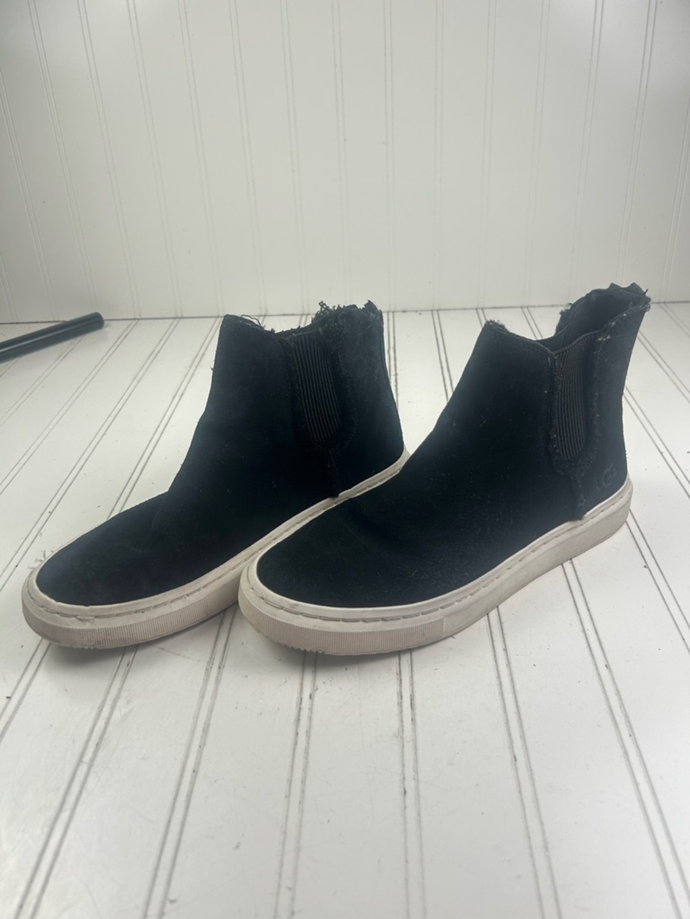 UGG Alameda Chelsea Black Suede Boots Womenโs Size 8 - Picture 5 of 10